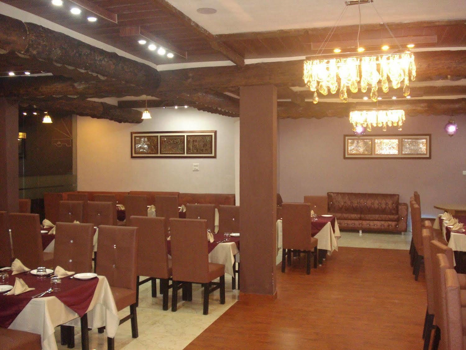 Hotel The Royal Court Nainital Exterior foto